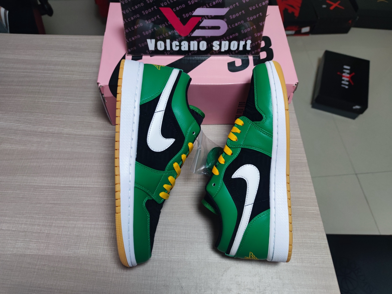 Jordan 1 Low SE Holiday Special (2022) DQ8422 300