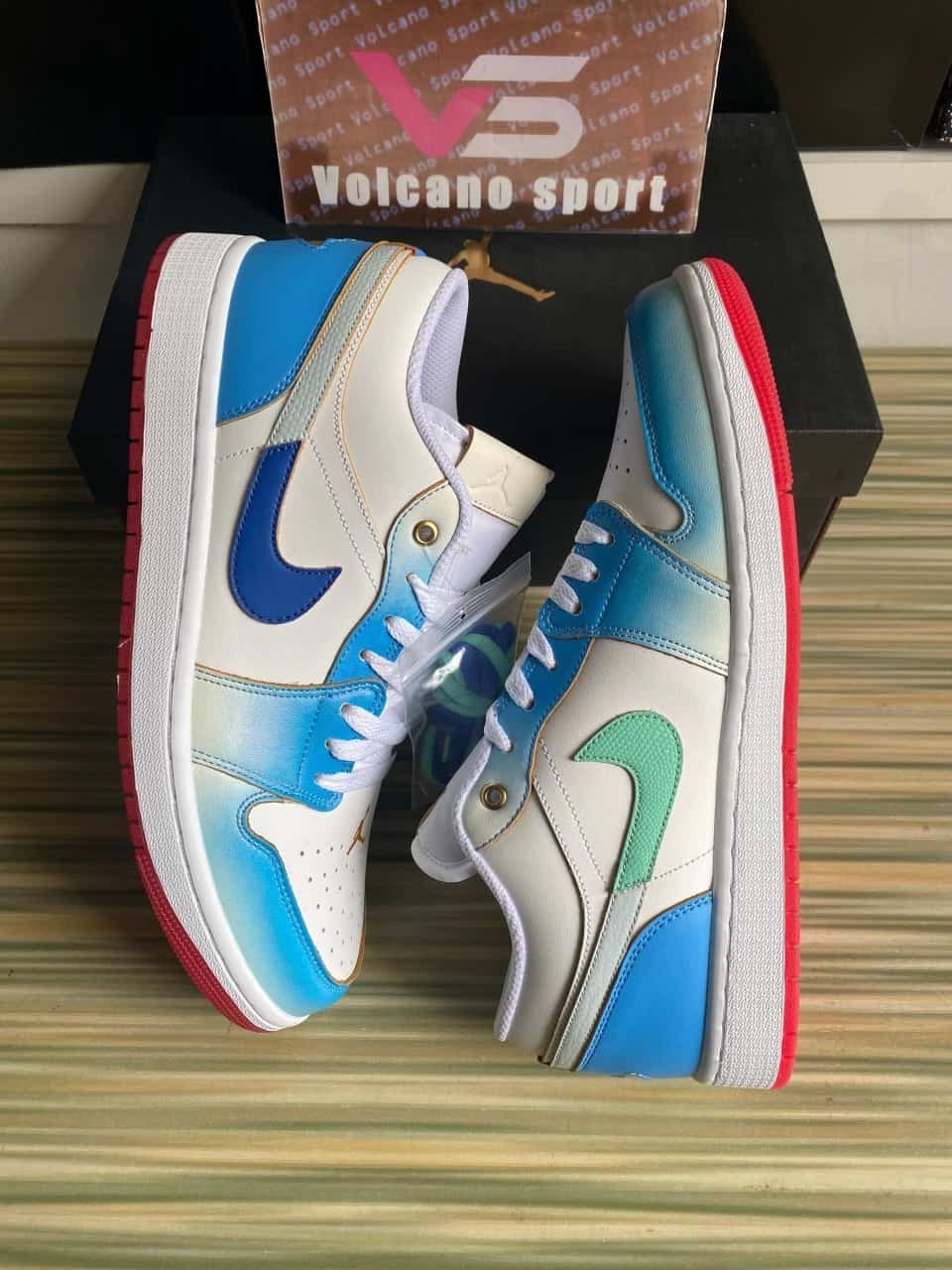 Jordan 1 Low SE University Blue Gradient FN8895-141