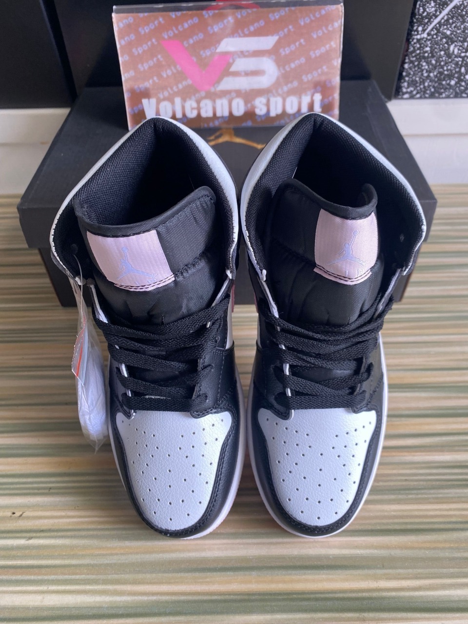 Jordan 1 Mid White Black Light Arctic Pink 555112-103