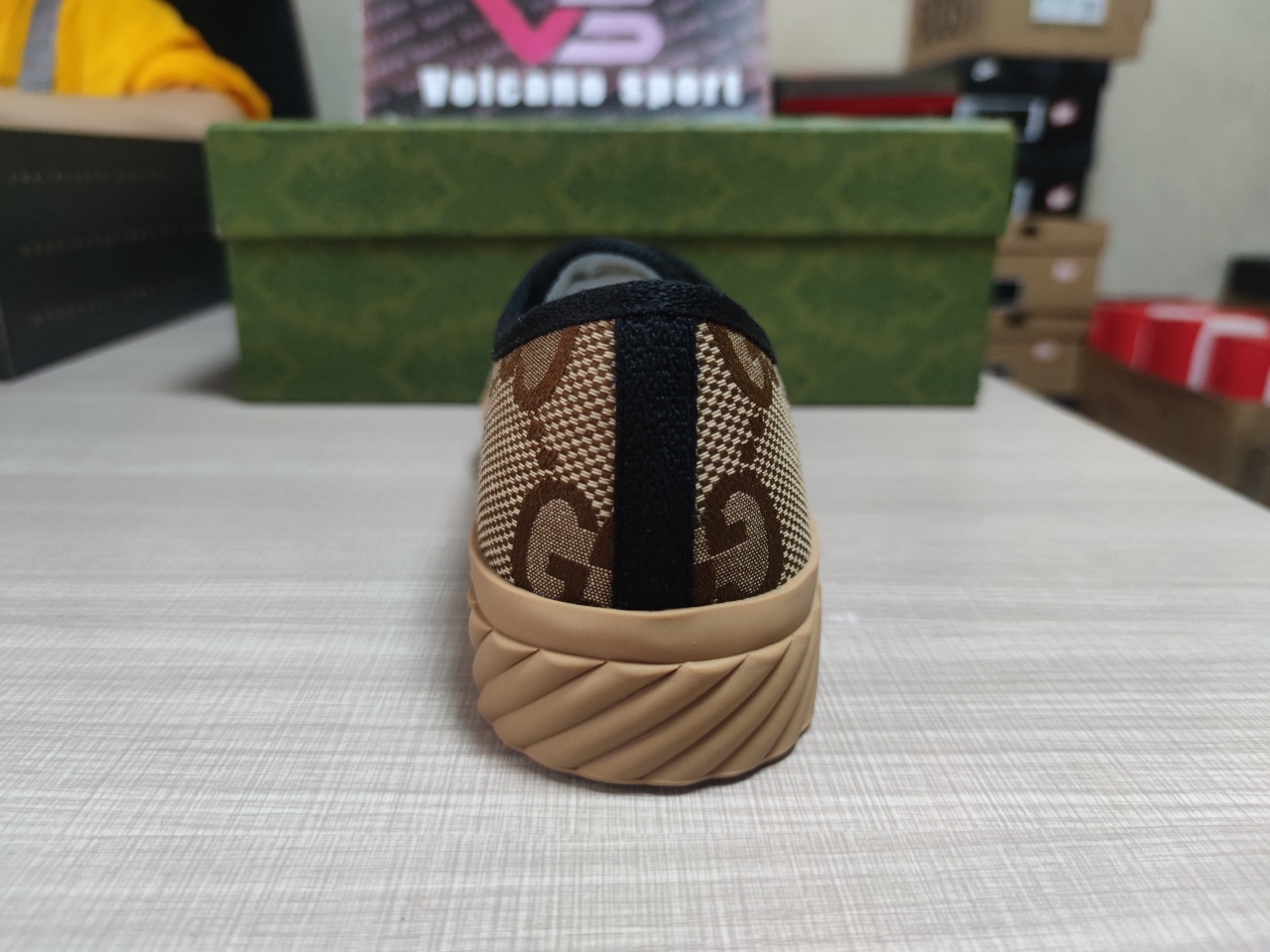 GUCCI Maxi GG Low Top Beige Ebony