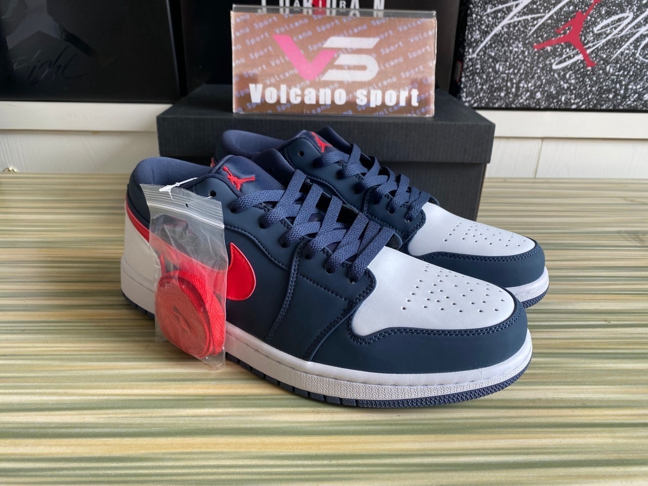 Jordan 1 Low USA CZ8454-400