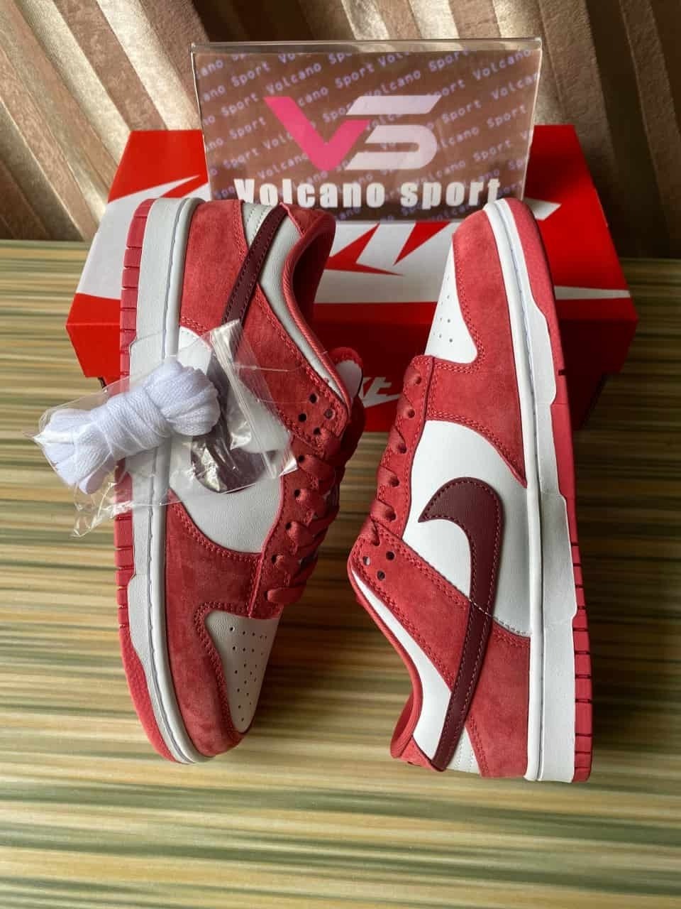 Dunk Low 'Valentine's Day 2024'FQ7056-100