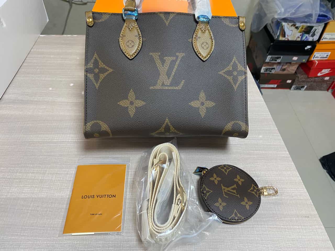LV OnTheGo MM Tote bag