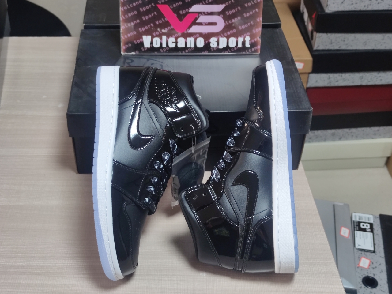 Jordan 1 Mid SE Space Jam DV1308 004