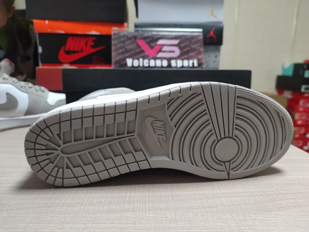 Jordan 1 Mid Linen 554724 082