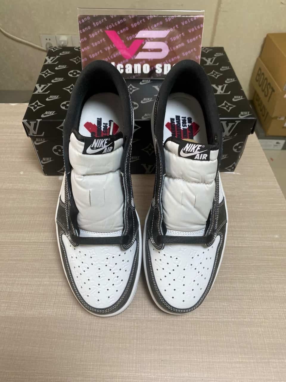 LV x Jordan 1 Low DL2211-001