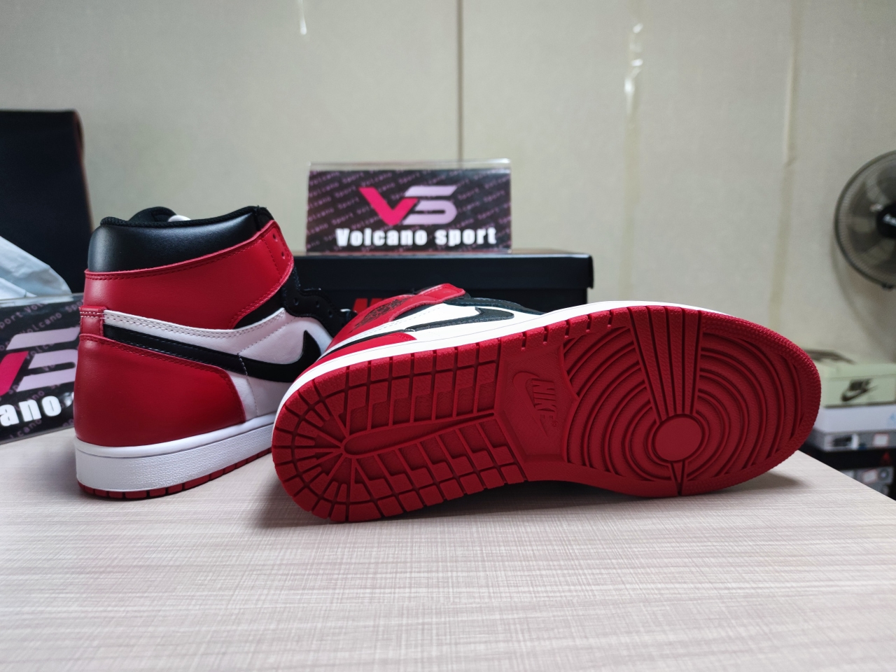 Wmns Jordan 1 High OG 555088 125