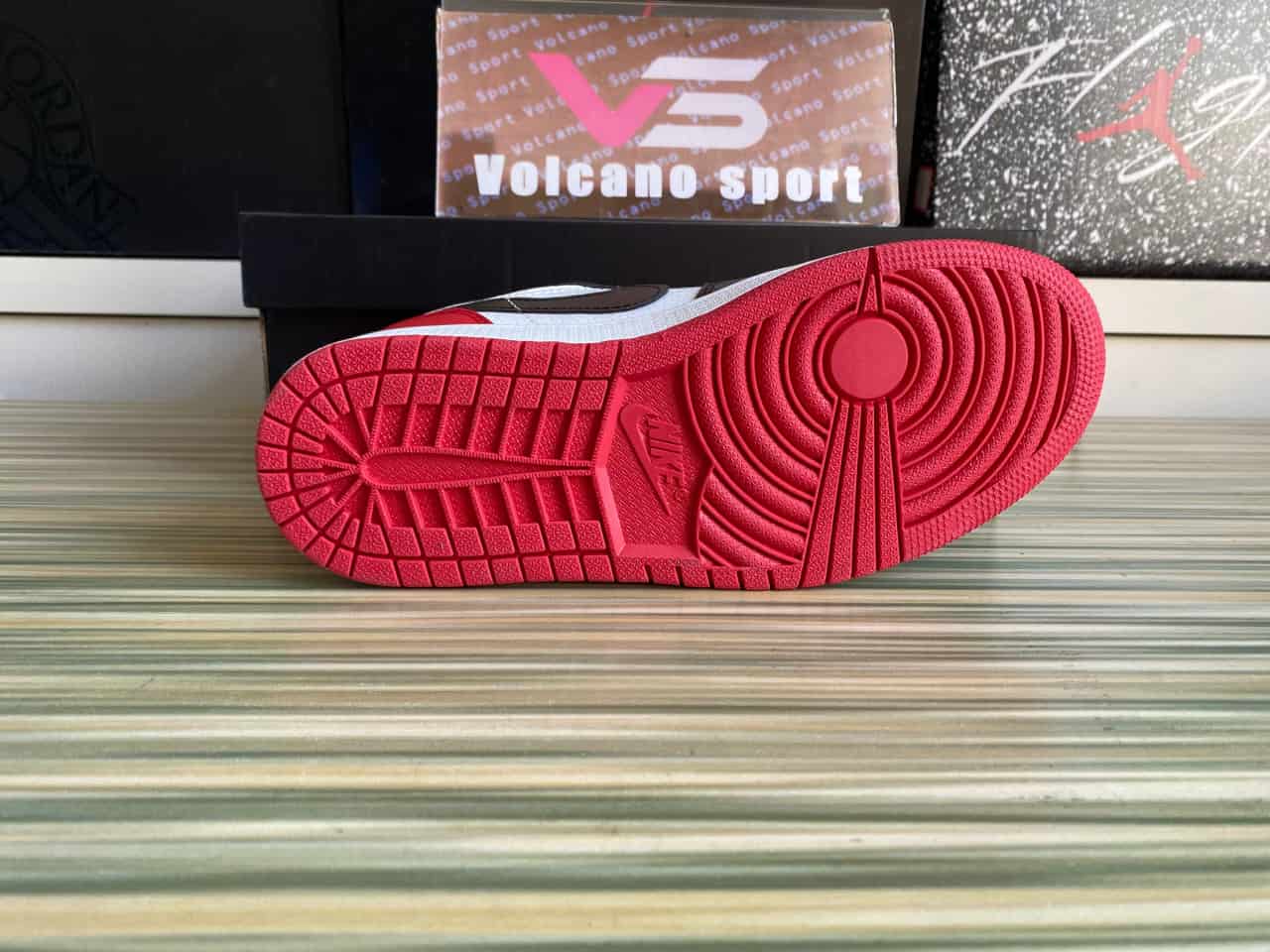 Air Jordan 1 Low Bred Toe 553558-126