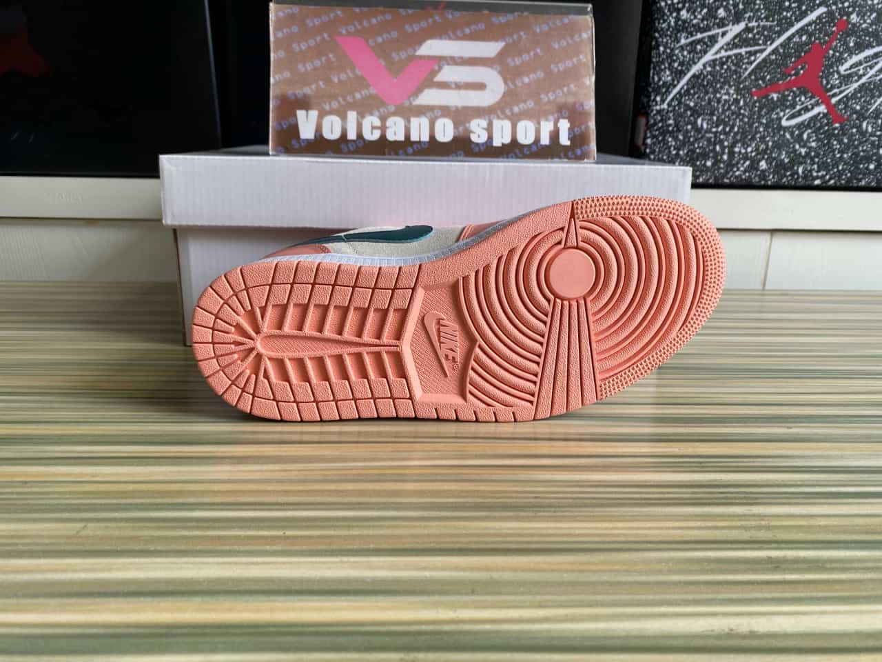 Jordan 1 Low Light Madder Root DC0774-800