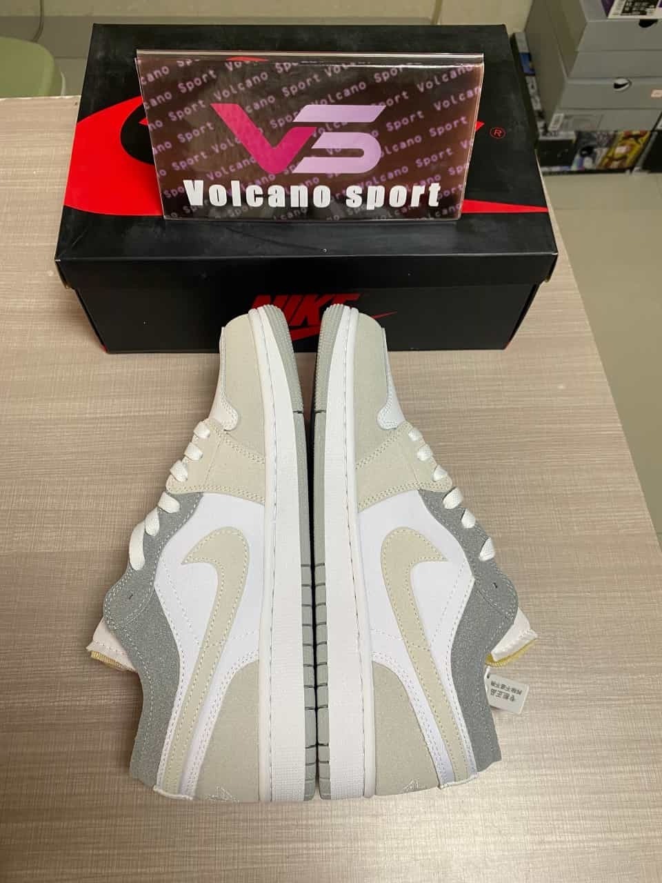 Jordan 1 Low Inside Out White Phantom DN1635-100