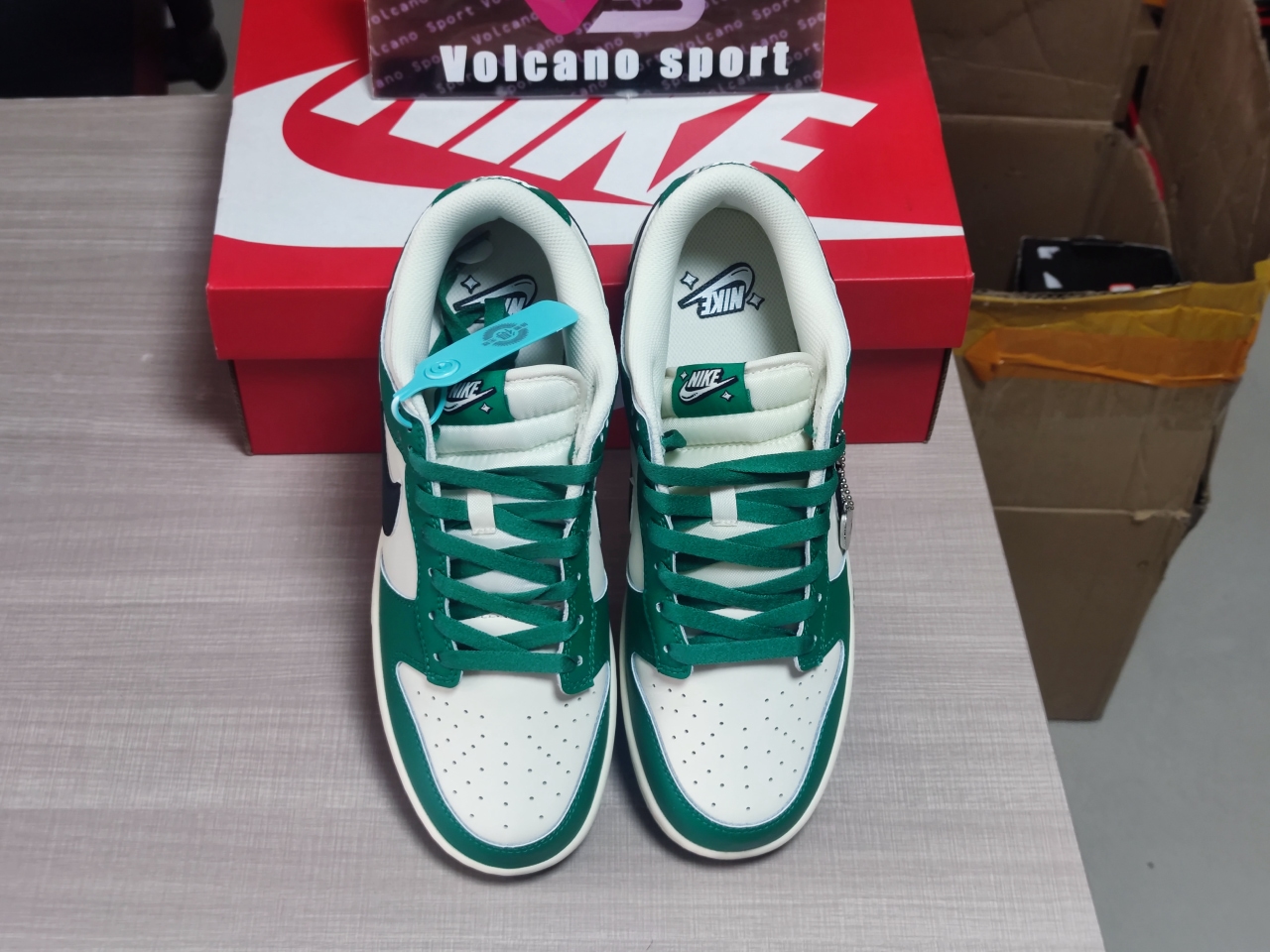 Dunk Low SE Lottery Pack Malachite Green DR9654-100