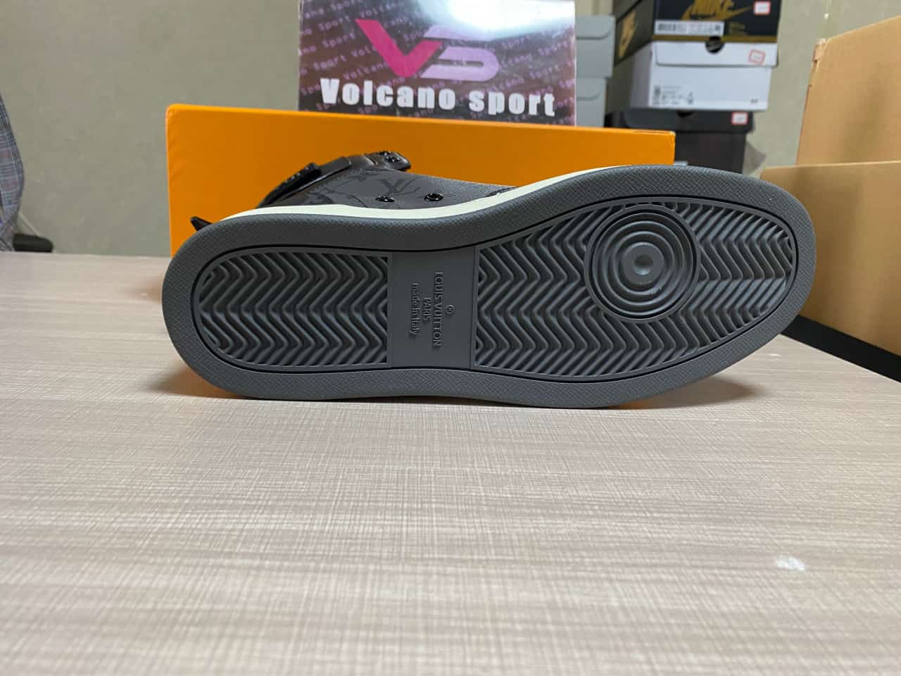 LV Rivoli Line High Cut Gray Black