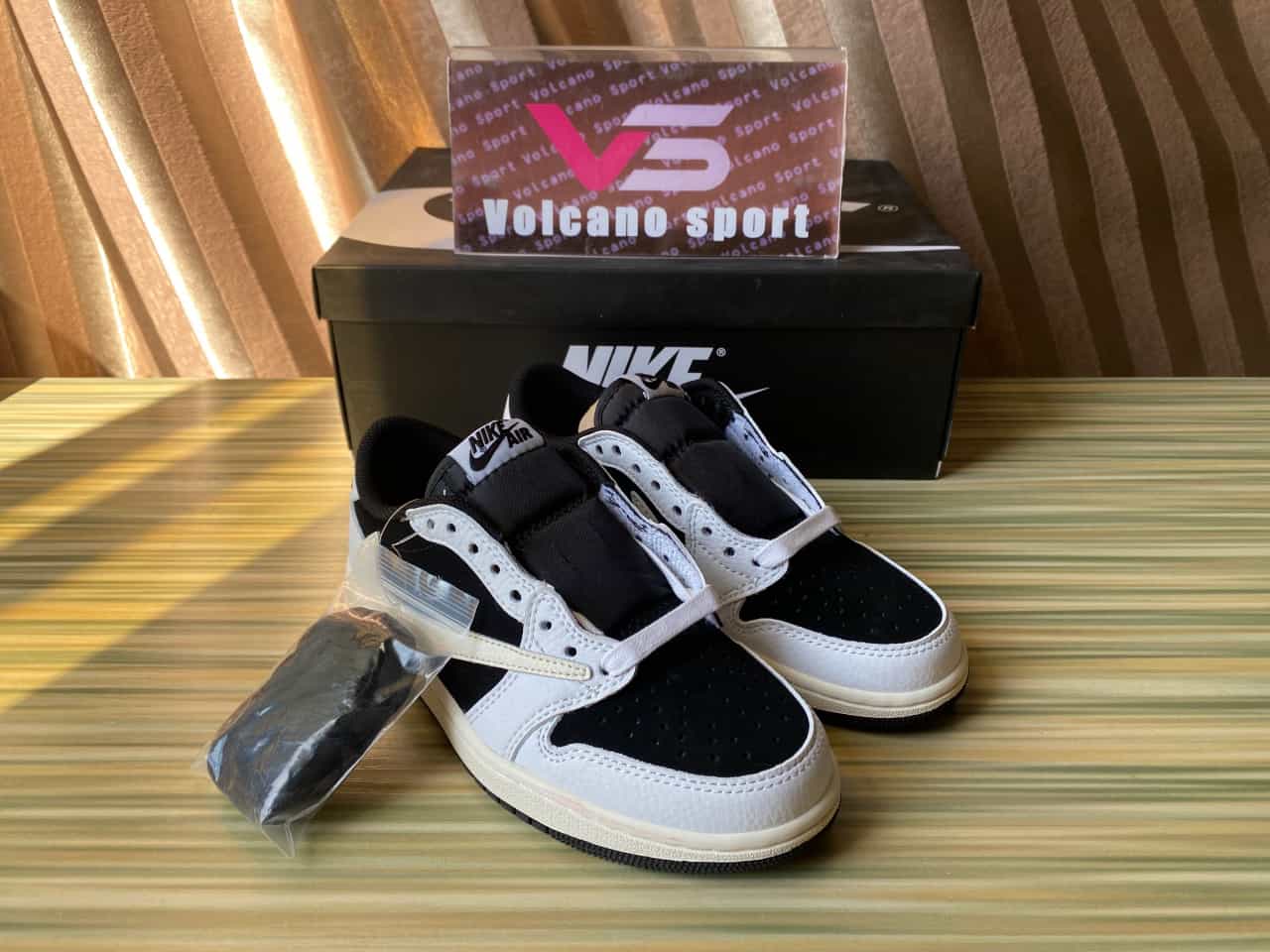 Travis Scott x Air Jordan 1 Low Black and White DM7866-002