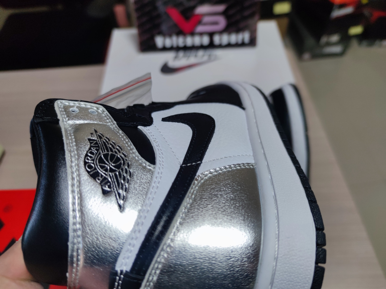 Jordan 1 Retro High Silver Toe CD0461 001