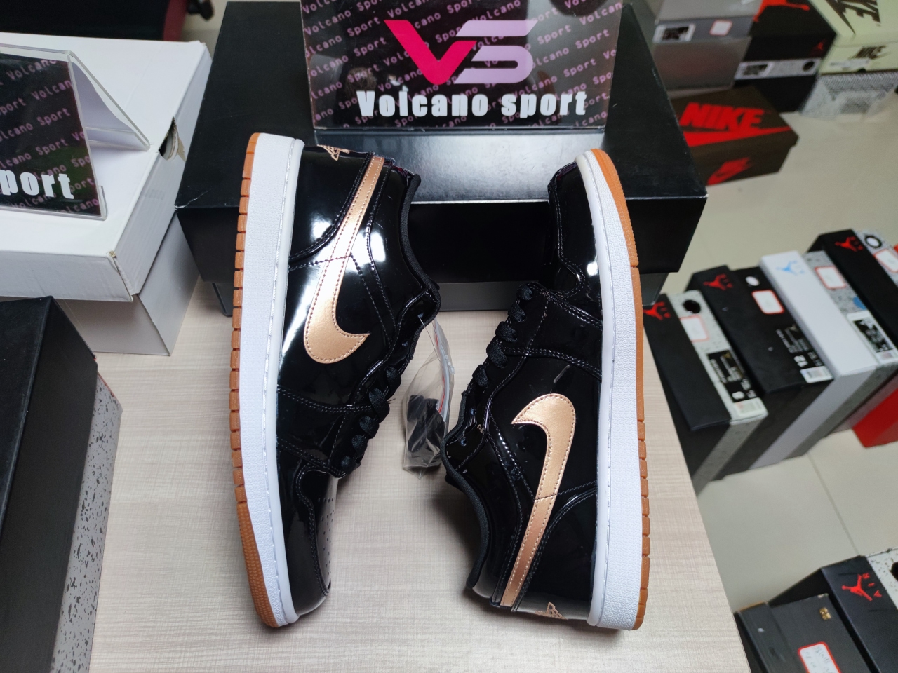 Jordan 1 Retro Low GG