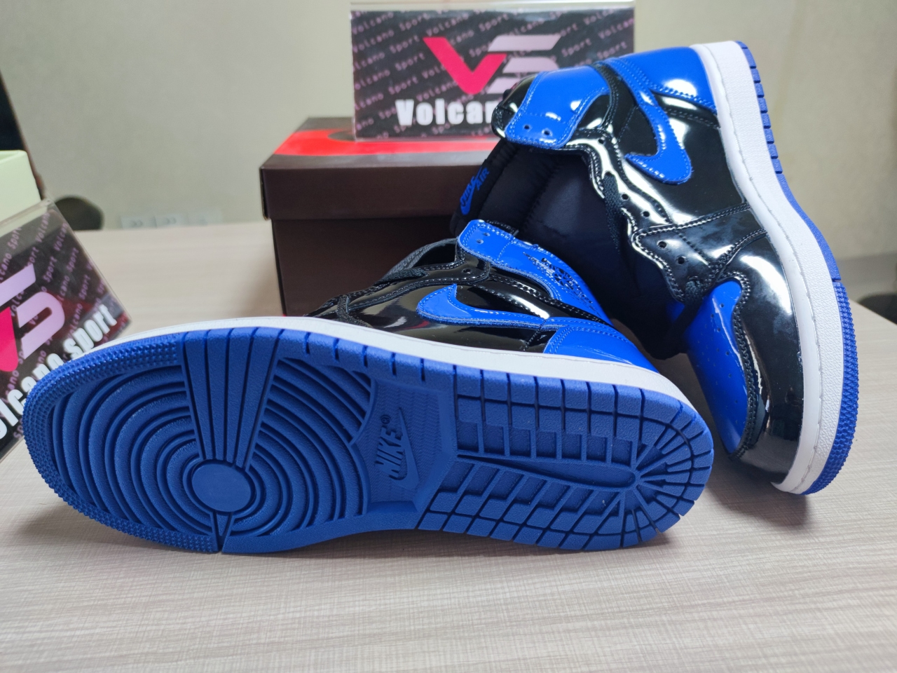 Jordan 1 Retro High 555088 400