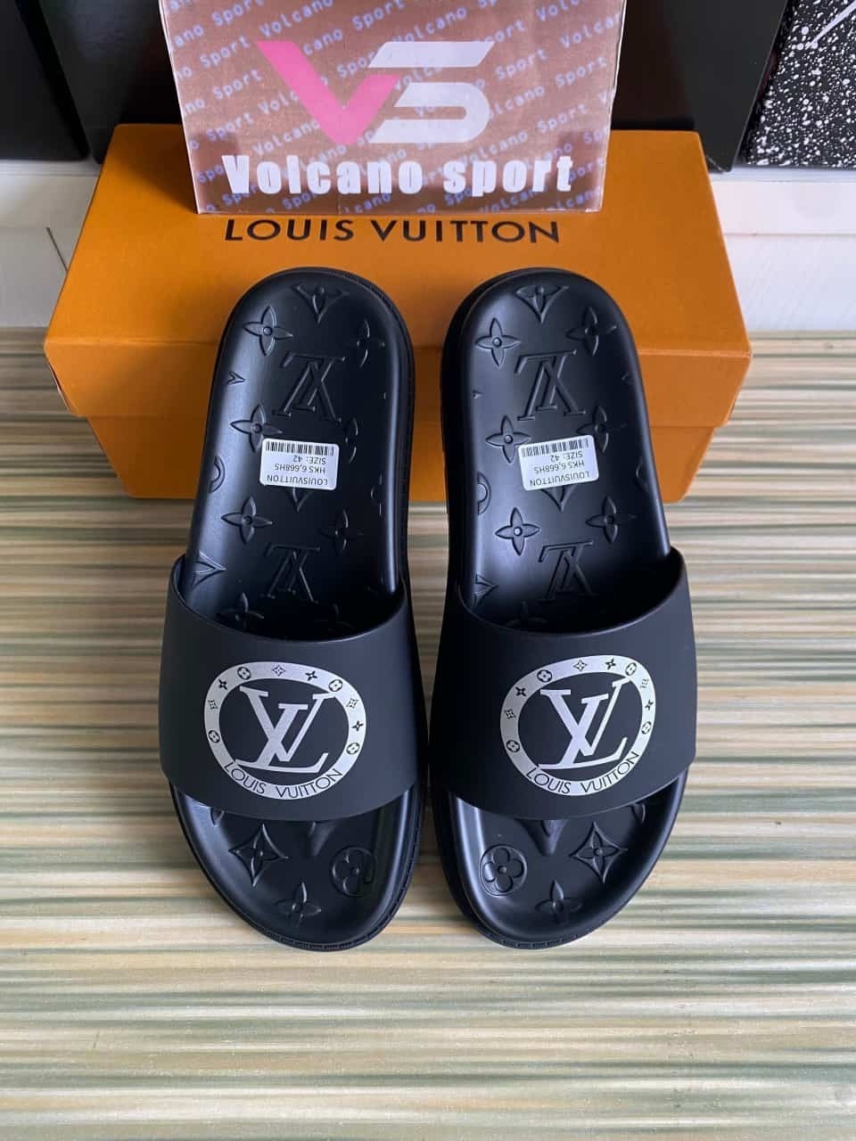 LV slippers Black