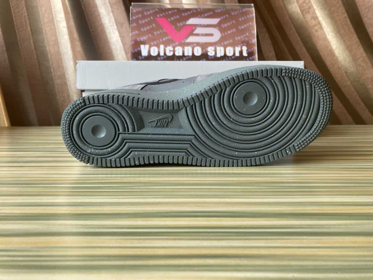 Nike Air Force 1 Low Cut Out Swoosh Smoke Grey DQ1097-001