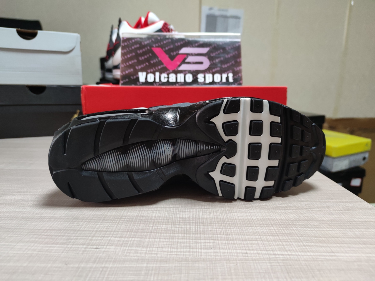 Air Max 95 Essential Black Smoke Grey CT1805 001