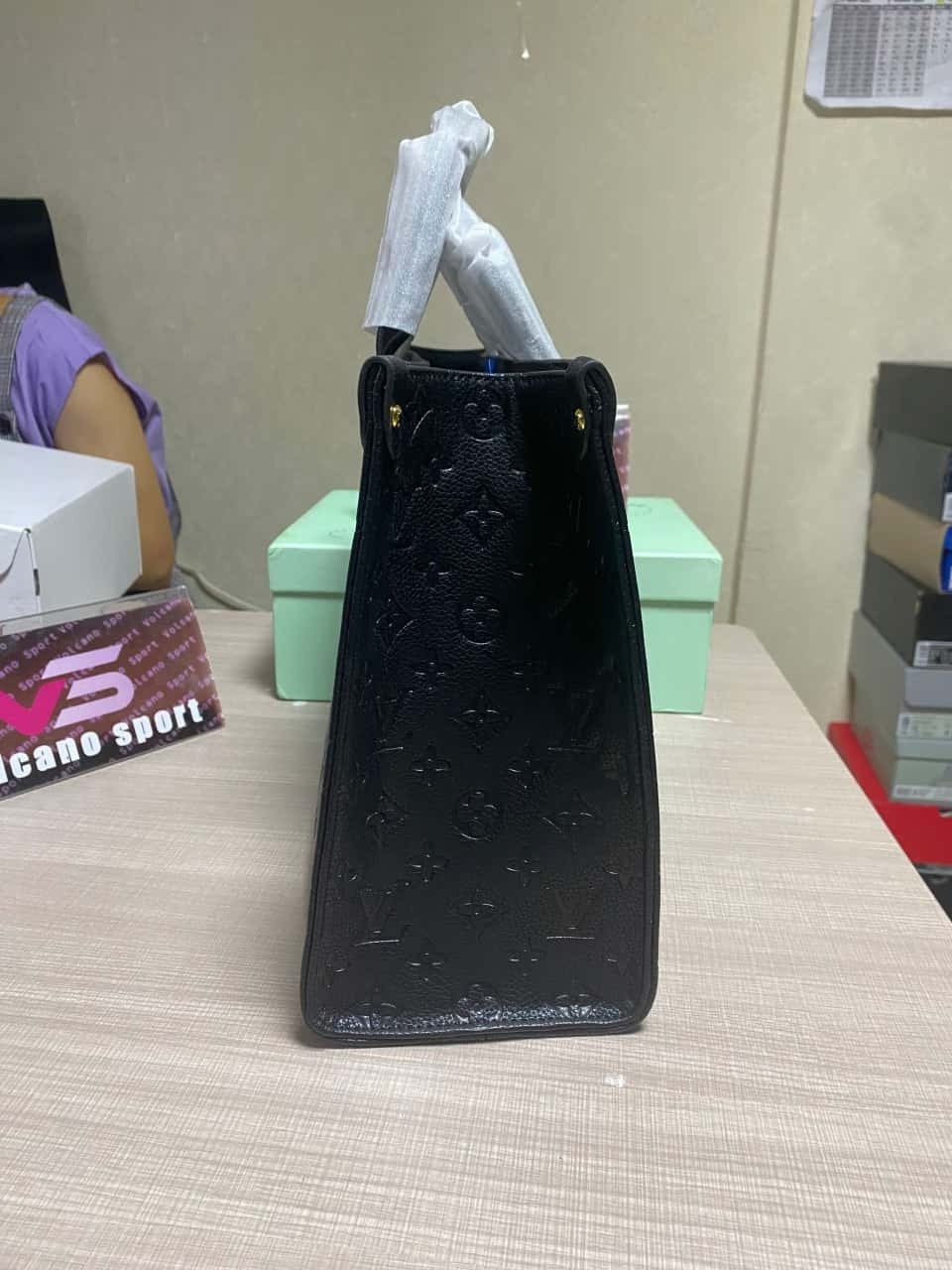 LV x YK Onthego MM Black Flower Marquetry