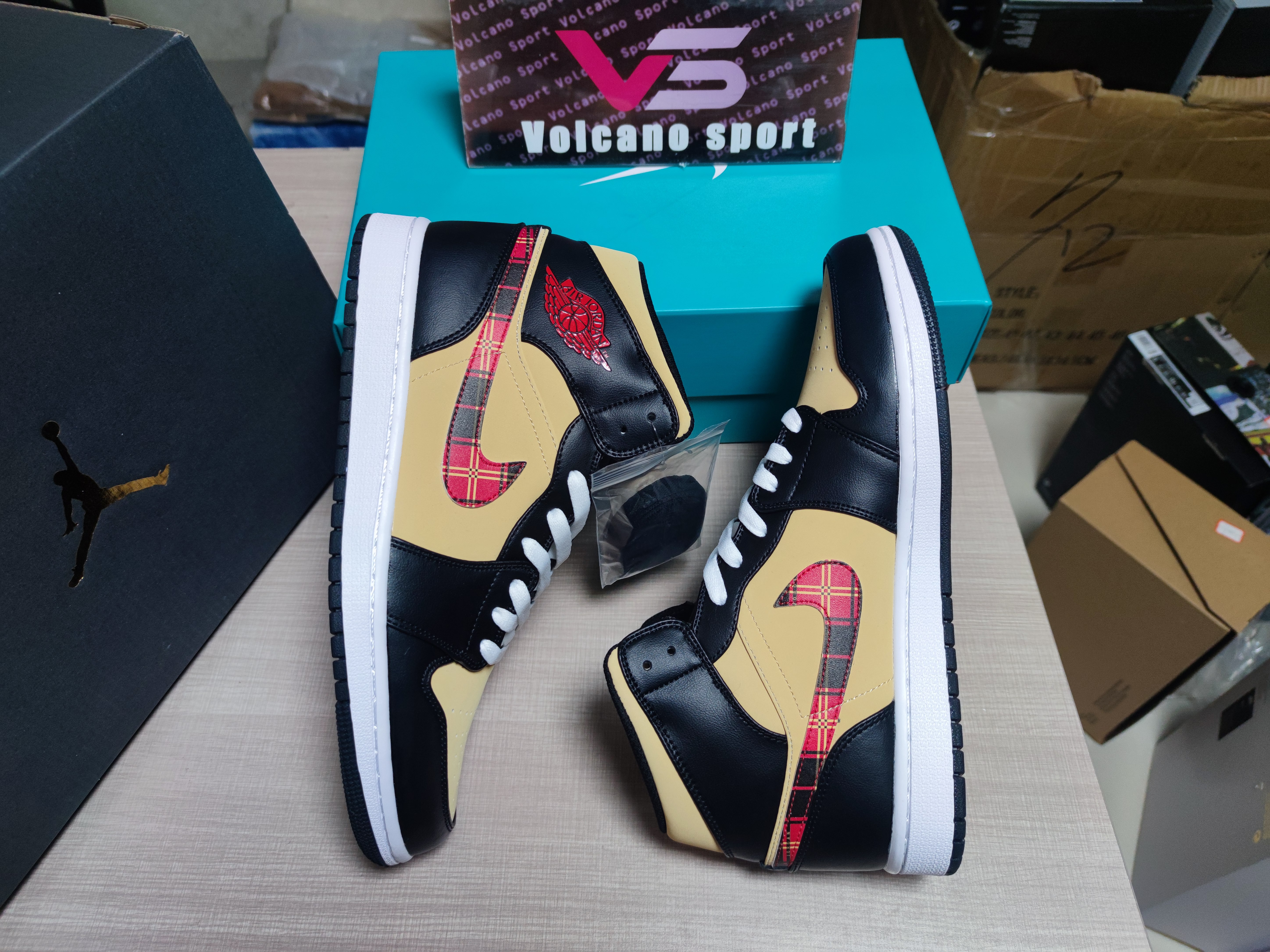 Jordan 1 Mid Tartan Swoosh DZ5329 001