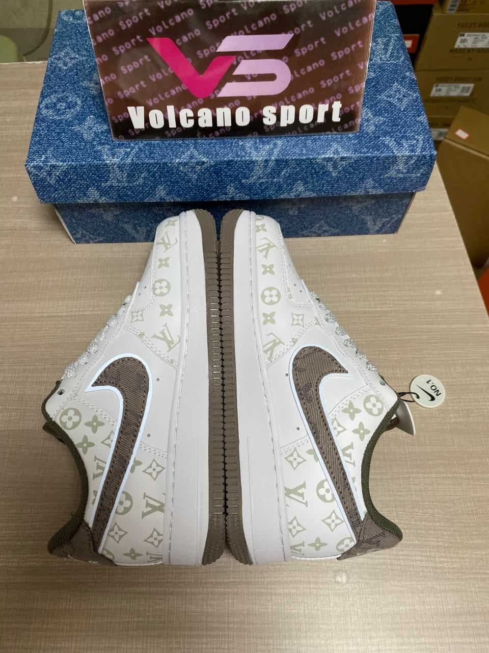 Air force1 x LV8 CV0670-300