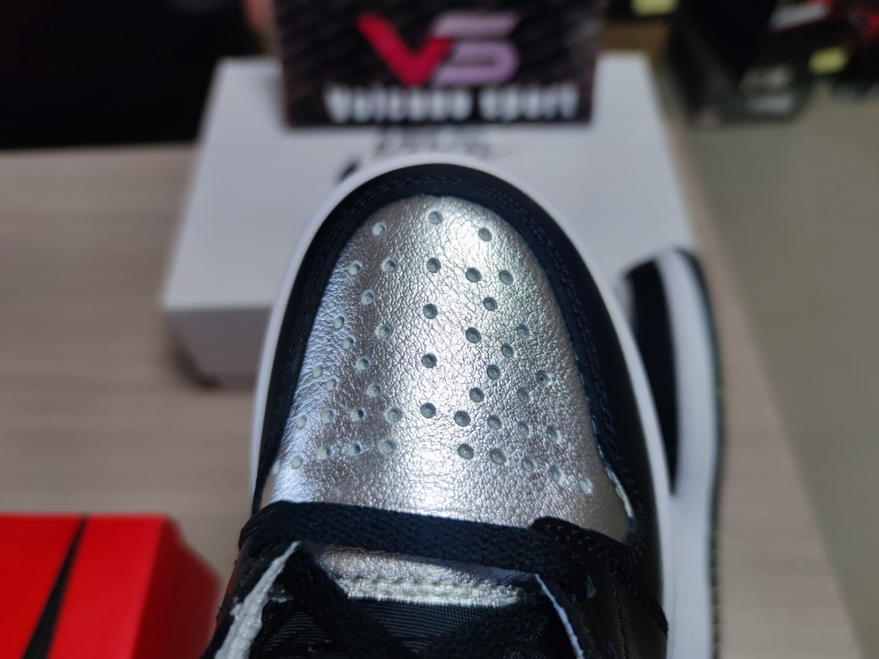 Jordan 1 Retro High Silver Toe CD0461 001