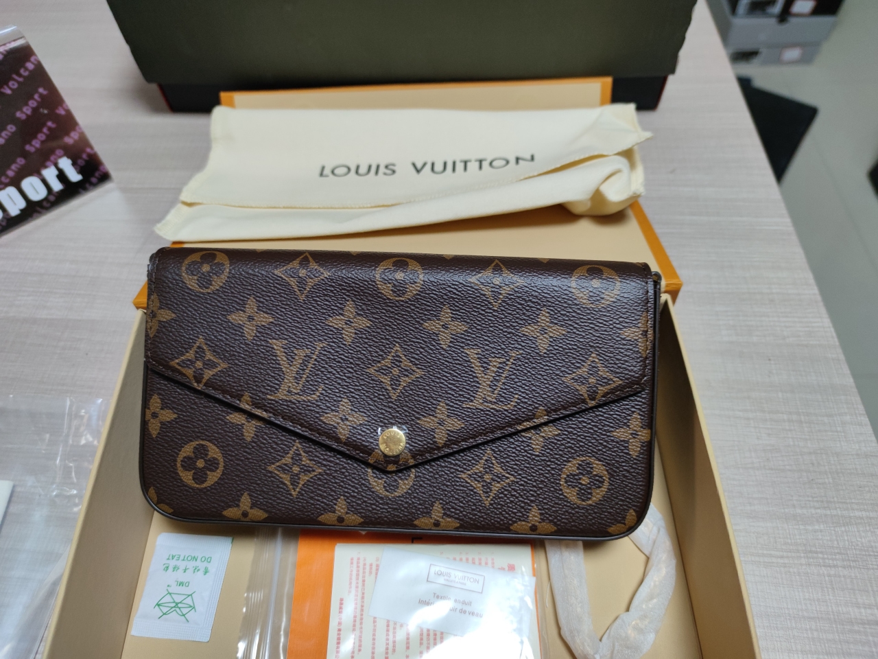 LV Pochette Felicie Monogram Fuchsia Lining