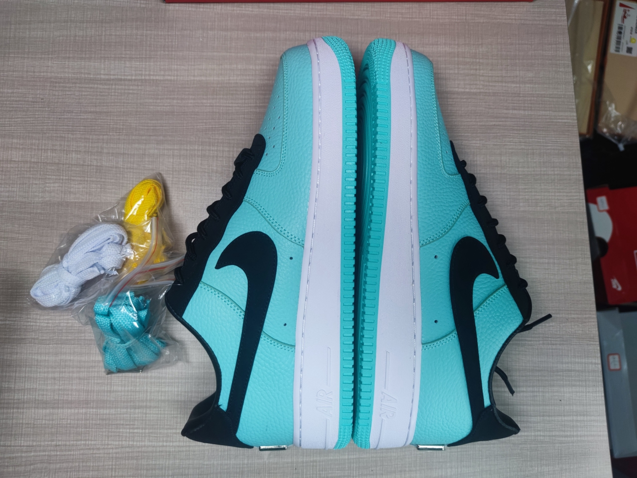 Nike Air Force 1 Low Tiffany & Co. 1837  DZ1382-900