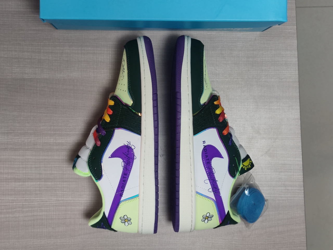 Jordan 1 Retro Low OG Doernbecher FD9665-351