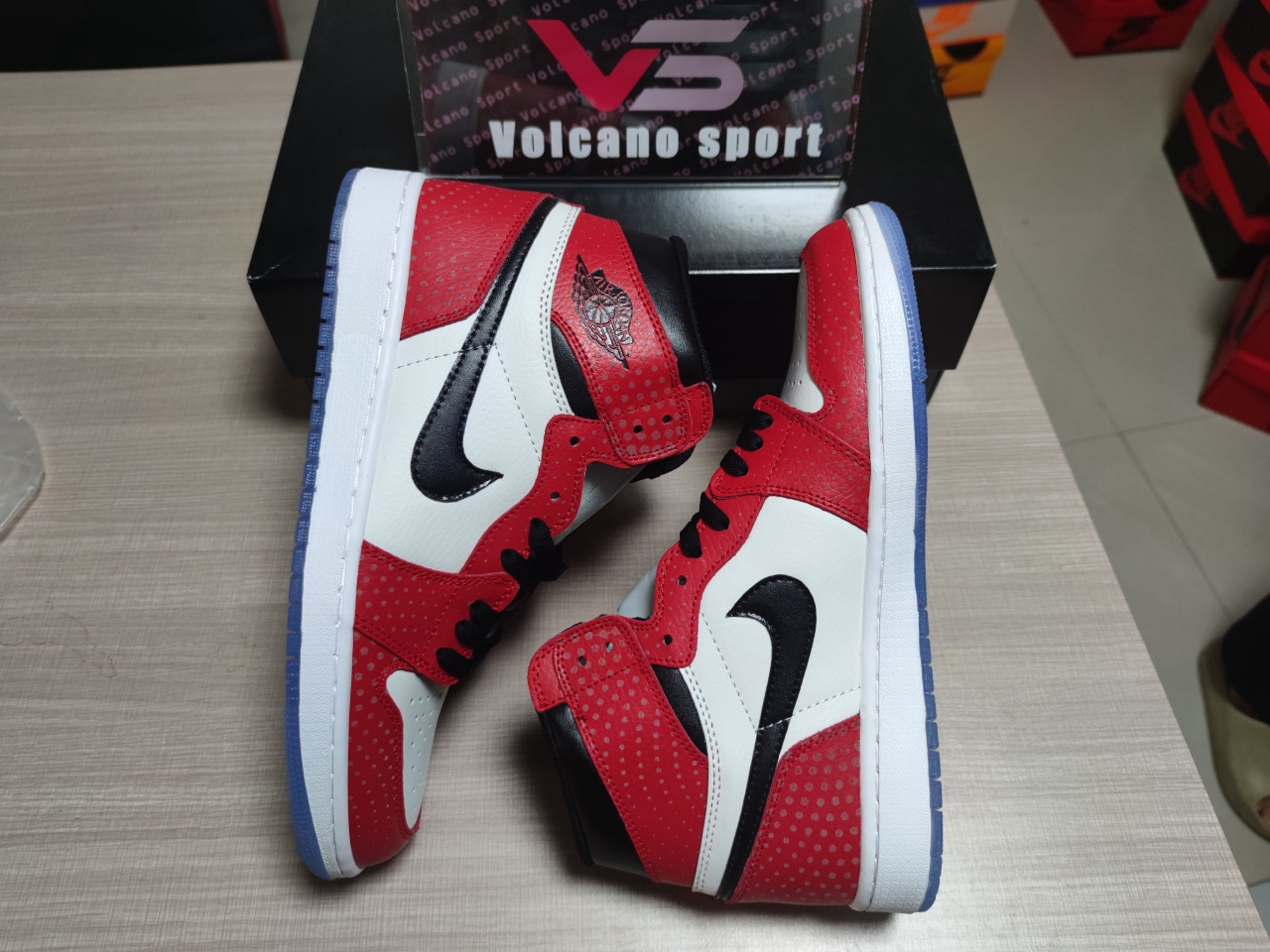 Jordan 1 Retro Spider-Man“Chicago Crystal” 555088-602