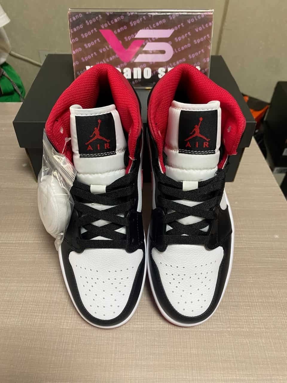 Jordan 1 Mid Gym Red Black White DJ4695-122