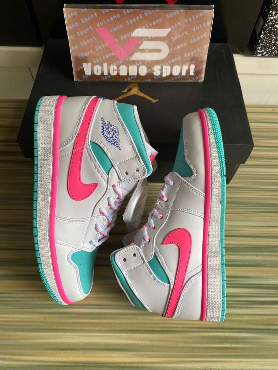 Jordan 1 Mid White Pink Green Soar 555112-102