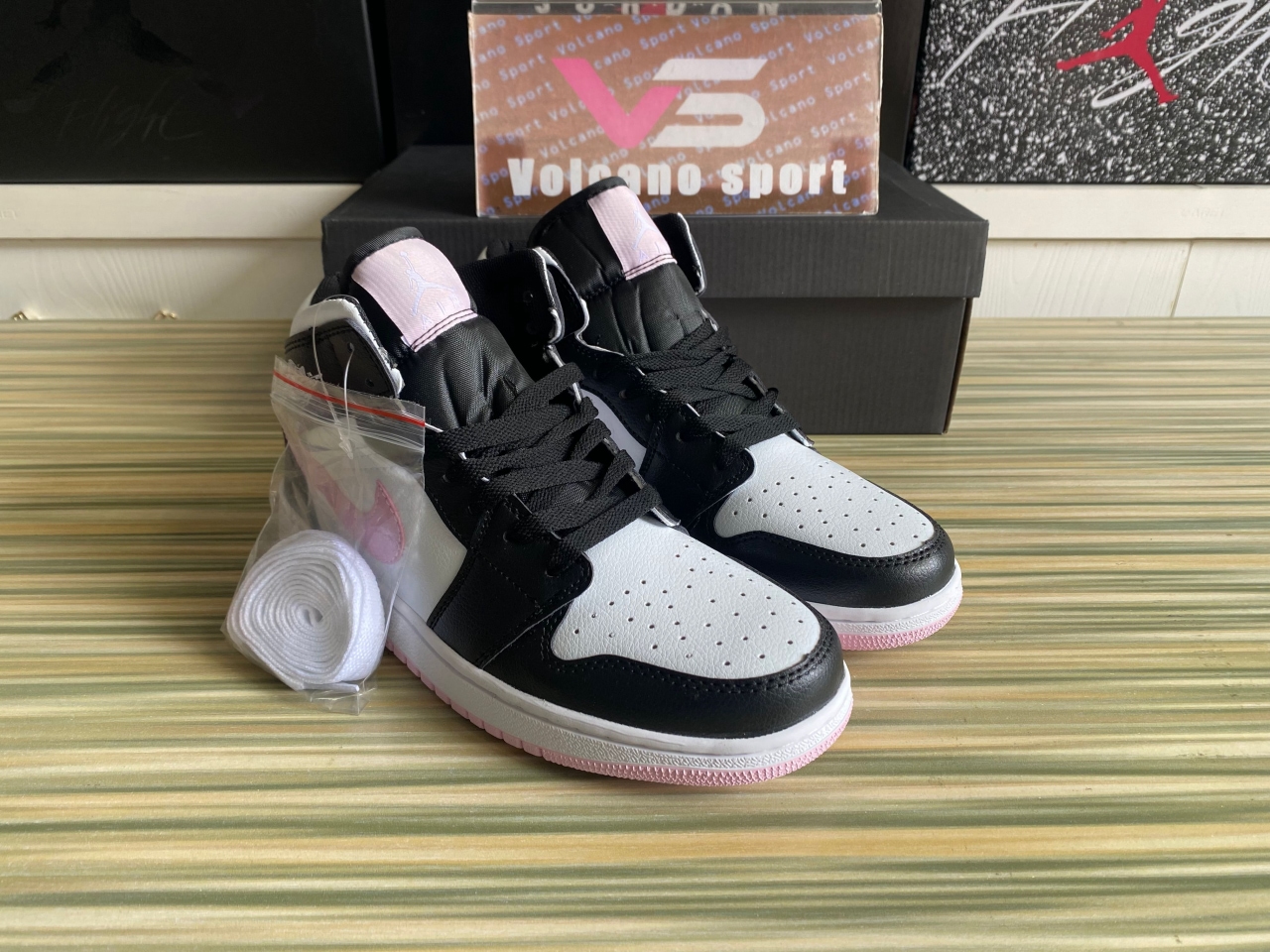 Jordan 1 Mid White Black Light Arctic Pink 555112-103