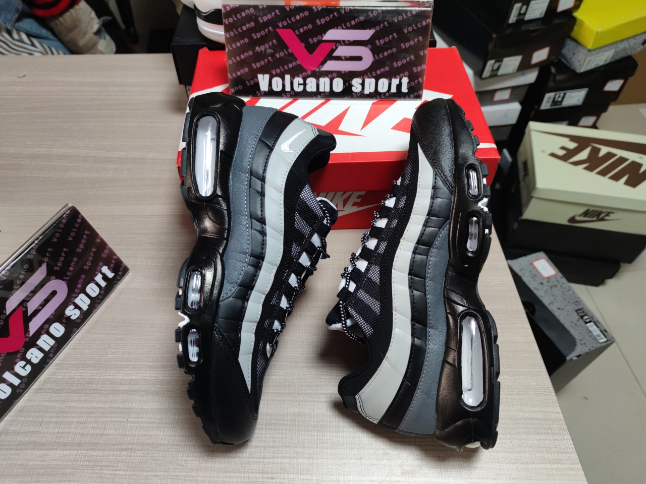 Air Max 95 Essential Black Smoke Grey CT1805 001