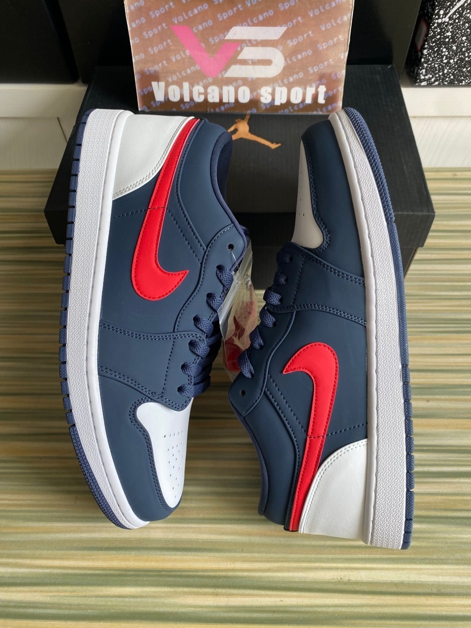 Jordan 1 Low USA CZ8454-400