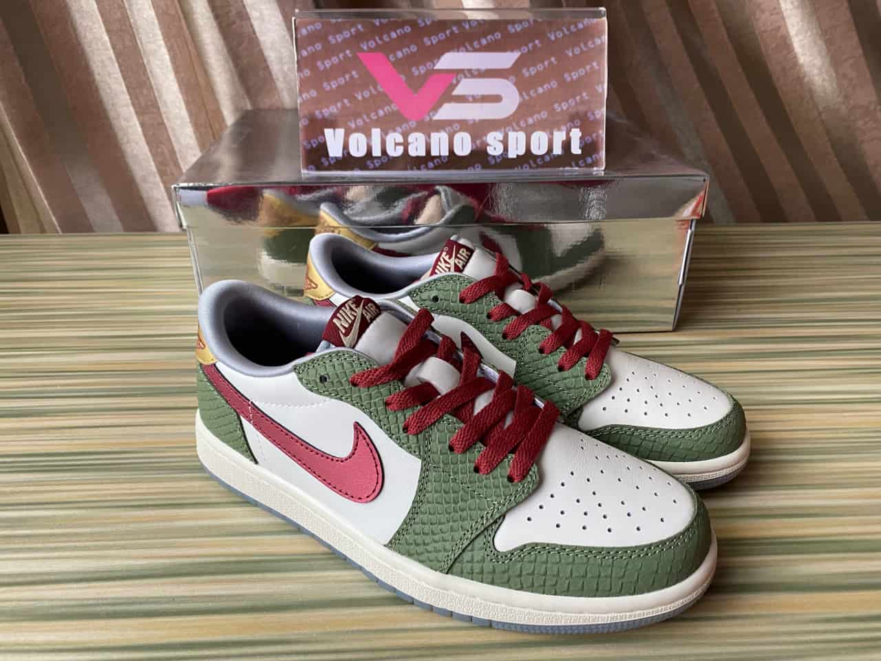 Jordan 1 Retro Low OG Year of the Dragon FN3727-100