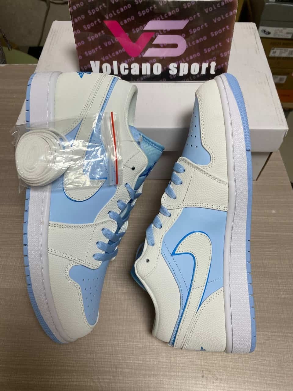 Jordan 1 Low SE Reverse Ice Blue DV1299-104