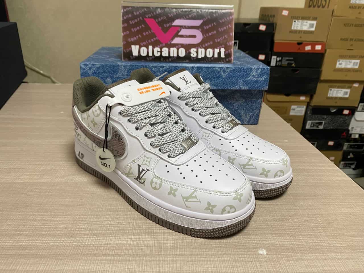 Air force1 x LV8 CV0670-300