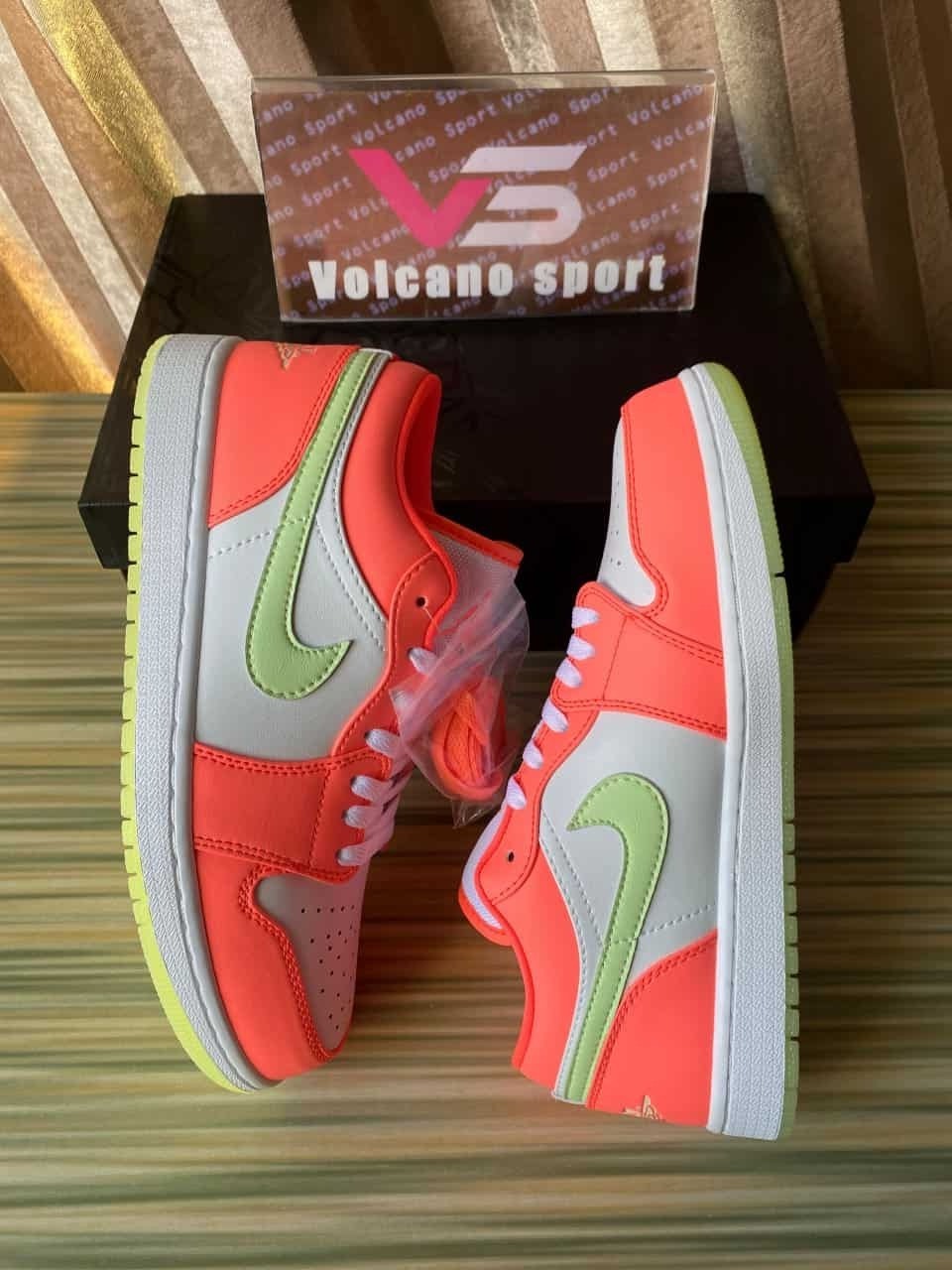 Jordan 1 Low SE Lava Glow FN6772-671