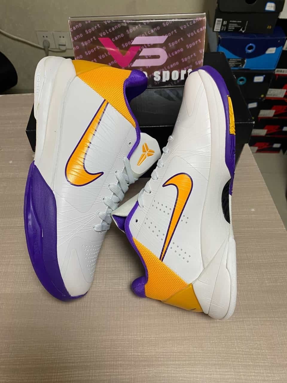 Kobe 5 Lakers 386429-102