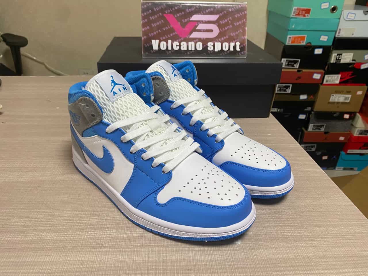 Jordan 1 Mid University Blue Grey DX9276-100