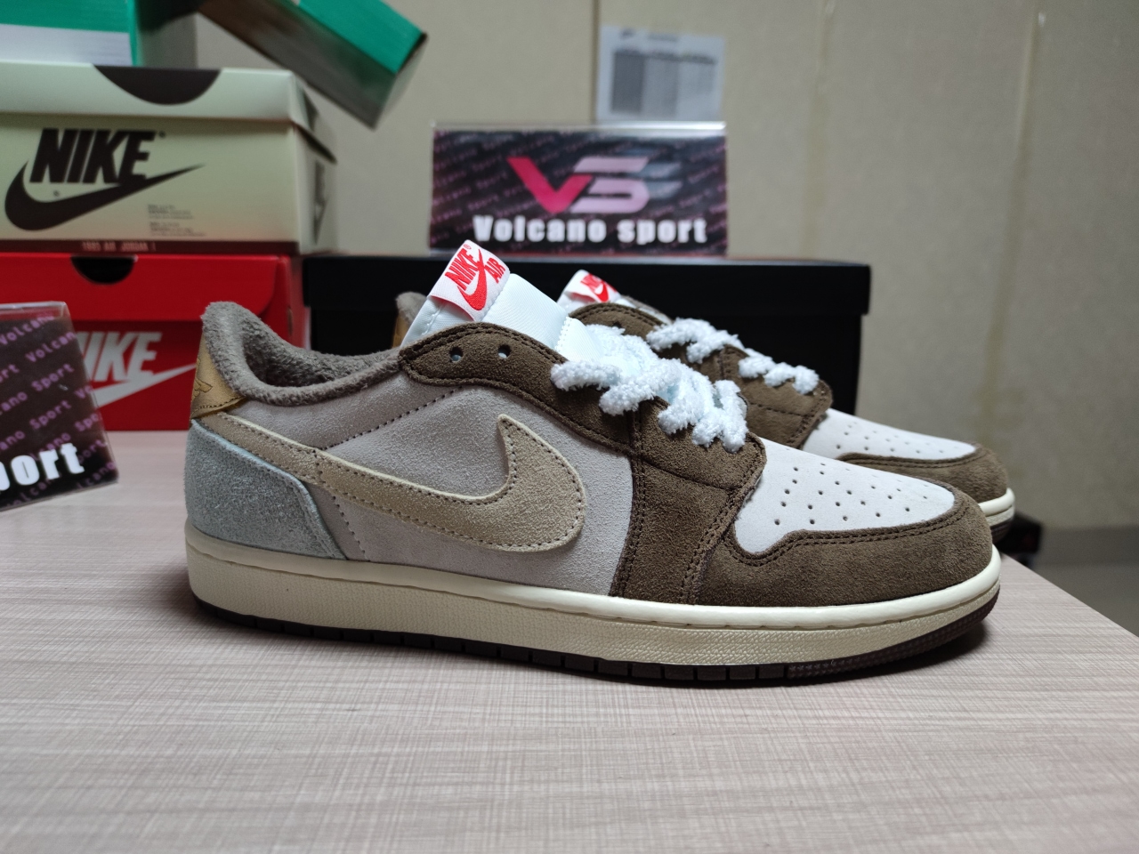 Jordan 1 Retro Low OG Year of the Rabbit DV1312 200