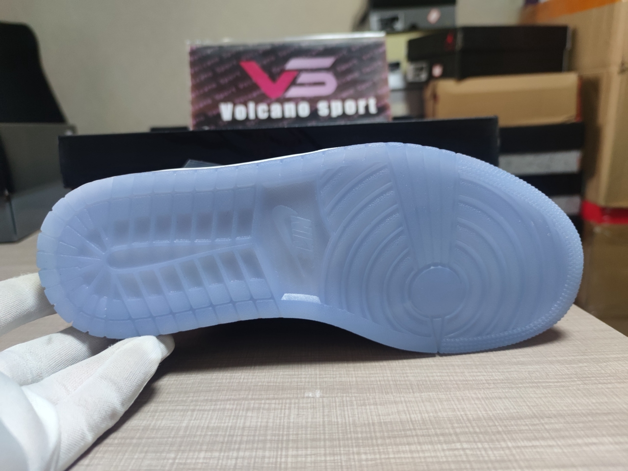 Jordan 1 Mid SE Space Jam DV1308 004