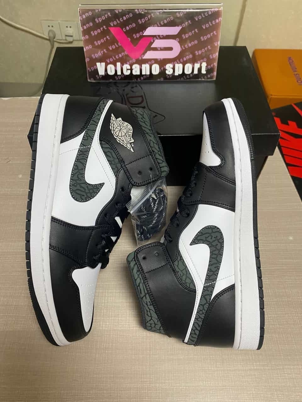 Jordan 1 Mid SE Panda Elephant FB9911-001