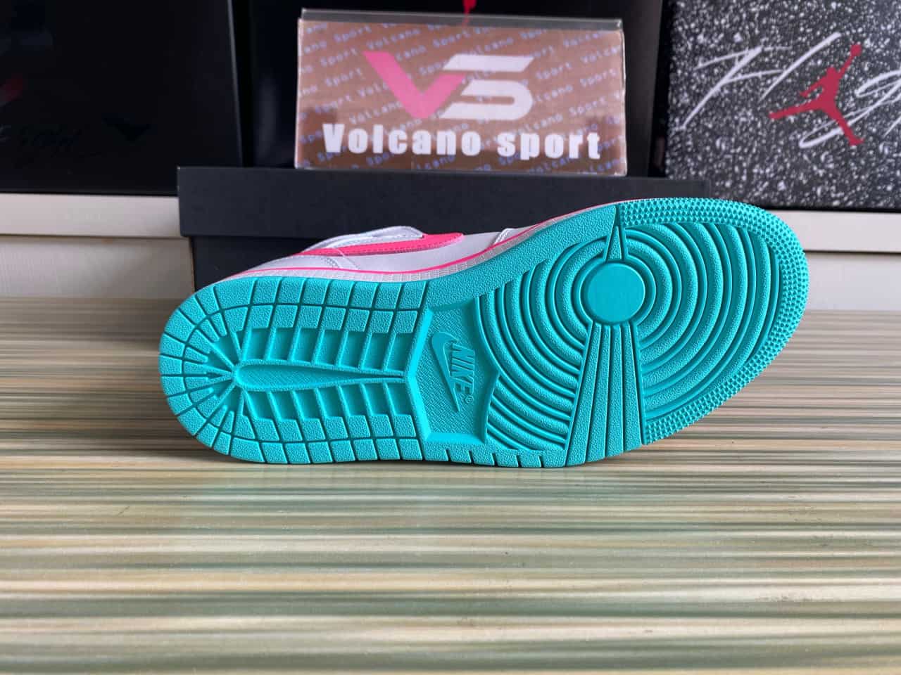 Jordan 1 Mid White Pink Green Soar 555112-102