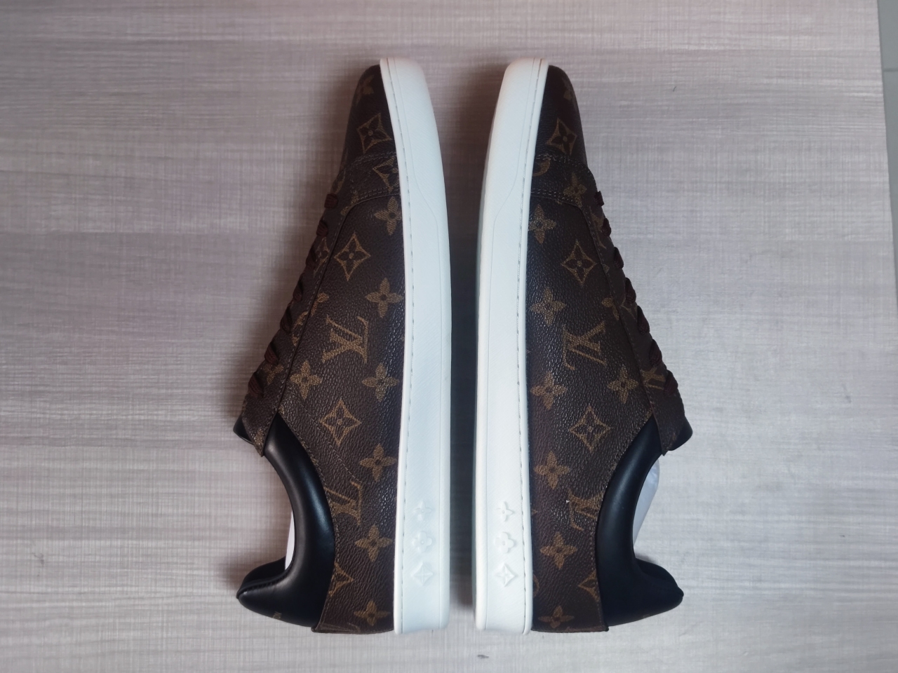 LV classic print shoes
