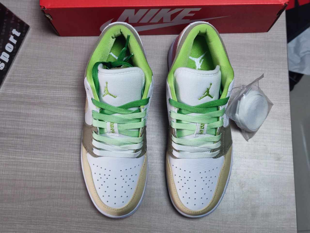 Jordan 1 Low Pastel Grind Vivid Green (GS) DJ0341 100