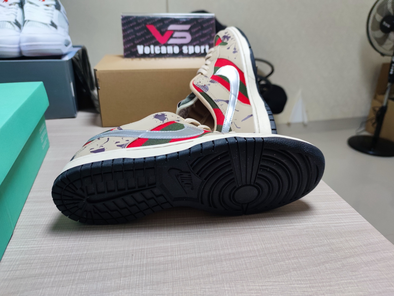 SB Dunk Low Freddy Krueger 313170-202