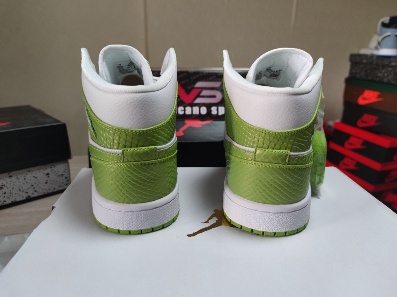 Jordan 1 Mid Green Python DV2959 113